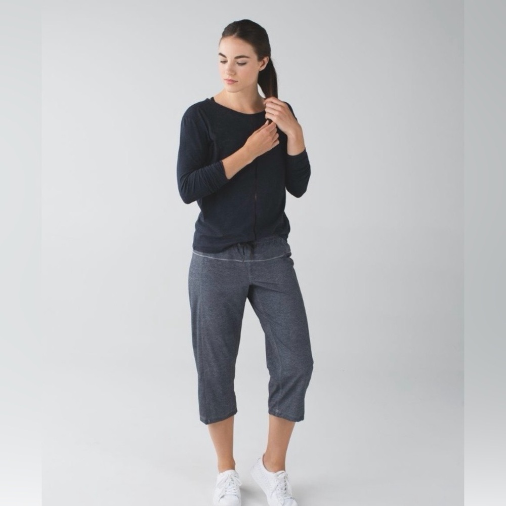 Lululemon Step Lively Crop
Heathered Texture Printed Greyt Deep Coal size 4 EUC